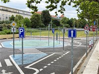 捷克考駕照難、重上路實戰 禮讓行人觀念從小培養起