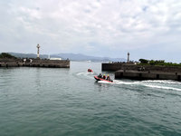 新北貢寮美國男大生遭浪捲走 消防尋回命危送醫