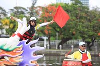 高雄端午國際友誼賽叫陣逗笑後 議會龍舟隊奪冠