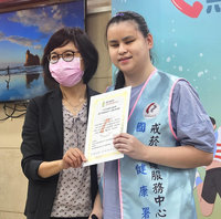 青少年戒菸專線來電增  全盲諮詢員助走出菸癮