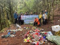 登山熱潮衝擊山林環境 南三段清出許多塑膠垃圾