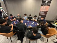 大學旁經營德州撲克吸引學生賭客  嘉縣警逮21人