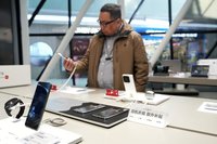 刺激消費資金耗盡 中國多地補貼買手機家電喊停