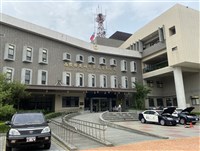 南投男走出草屯分局  持木棍砸警車玻璃遭判刑4月