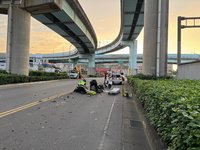 新北機車疑逆向撞自小客  騎士傷重不治