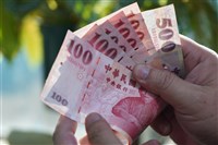 市場觀望美中談判 新台幣連3貶收29.955元