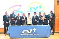 高市府團訪紐約橘郡簽教育備忘錄 小港高中締姐妹校