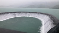 降雨挹注 南化水庫今年首度蓄滿自然溢流