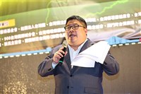 媒體指陳明文不請自來參加考察及施壓  蔡易餘駁斥
