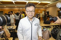 遭指接受陳情收費 鄭正鈐否認：必要時採取法律行動