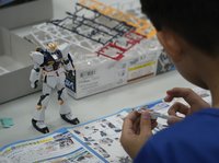 南投市公所親子活動  鋼彈模型組吸引大小孩瘋玩