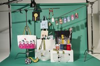 因海報燈爆紅 日插畫家unpis偕誠品展現文具新視覺