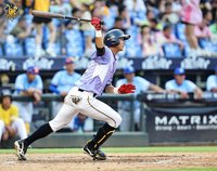 岳政華包辦4打點兄弟勝悍將 僅落後獅1場勝差