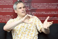 台灣內憂外患 施益堅讚公民力量崛起團結守護民主