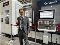 楊德華辭程泰、亞崴董事長 啟動二代接班作業