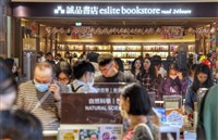 晶片熱潮席捲 張忠謀、黃仁勳登誠品上半年暢銷書榜