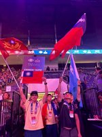 世界警消運動會揭幕 台灣代表團舉國旗進場