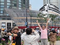 上海打卡熱門地標 全球唯一LV路易號街頭亮相