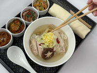 華航攜手美日名店 人參雞湯麵、炸豬排登機上餐