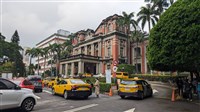 鄭文芳棄保潛逃遭通緝 台大院長轟：醫界之恥