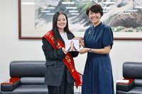 原民歌手姑慕．巴紹奪金曲獎  許淑華讚揚卓越貢獻