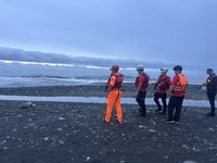 宜蘭南澳溪男子捕魚苗疑遭浪捲走 岸巡、消防搜索