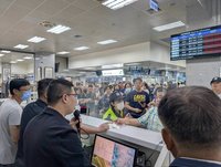 颱風丹娜絲致旅客滯留金門  民眾盼加開班機疏運