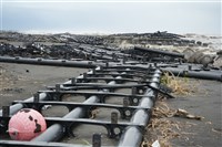 佳冬離岸太陽能載具遭颱風打散 旭東環保：研發階段