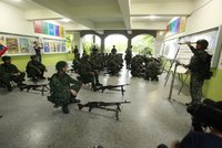 漢光演習後備教召操演遇雨 室內槍械組訓強化戰力