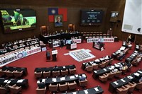 綠委批普發現金癱瘓政府  藍嗆蔡政府也發過