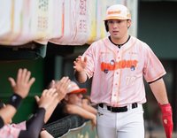 林安可雙響砲7打點獲MVP  陳鏞基完成1300場出賽