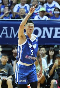 瓊斯盃兄弟鬩牆　劉錚17分率台灣藍勝台灣白