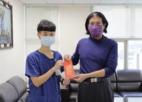 苗縣急診室病患持利剪刺向醫師  護理師徒手3秒制伏