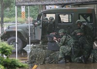 女幕僚著軍服遭批　軍方人士：無益平權應棄封建思維