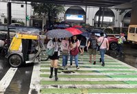 馬尼拉大雨停班課  淹水堵車水壩滿溢狀況連連