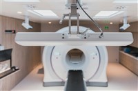 紐約男子戴金屬鍊被MRI吸入致死　情節似「絕命終結站」