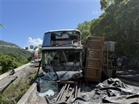 萬里車禍國光客運遭撞  業者：全力協助、啟動保險理賠