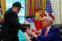 川普否認想摧毀馬斯克旗下公司　盼美企都蓬勃發展