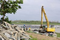 卓榮泰視察嘉義災損　要求訂定毀損光電板清除期限