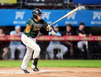 吳念庭延長賽超前二壘打　助雄鷹擊退桃猿