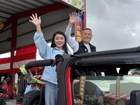 丁學忠偕張嘉郡鄉鎮謝票　盼選票反映115年縣長選情