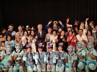 榮興客家採茶劇團登維也納　演員隨劇情奉茶觀眾驚喜