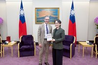 副總統接見美國家民主基金會訪團　盼持續深化合作