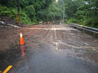 高雄山區2路段落石與土石流 工務段籲非必要勿上山