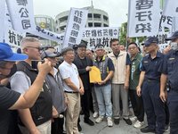 三元能源火災引疑慮  300人拉白布條高喊遷廠