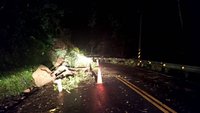 苗栗大雨  南庄泰安山區土石崩落眼前駕駛急倒車
