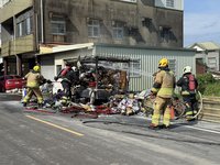 夜市攤商貨車起火　苗栗車主商品付之一炬