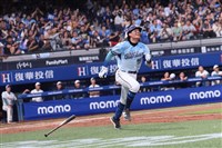 林佳緯要命失誤　張育成跑回致勝分助悍將逆轉