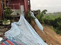 彰化雨不斷  芬園三合院後院崩塌員林民宅地基流失