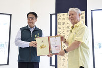 藝術家蔣勳義賣作品助台南賑災　建設公司購入收藏